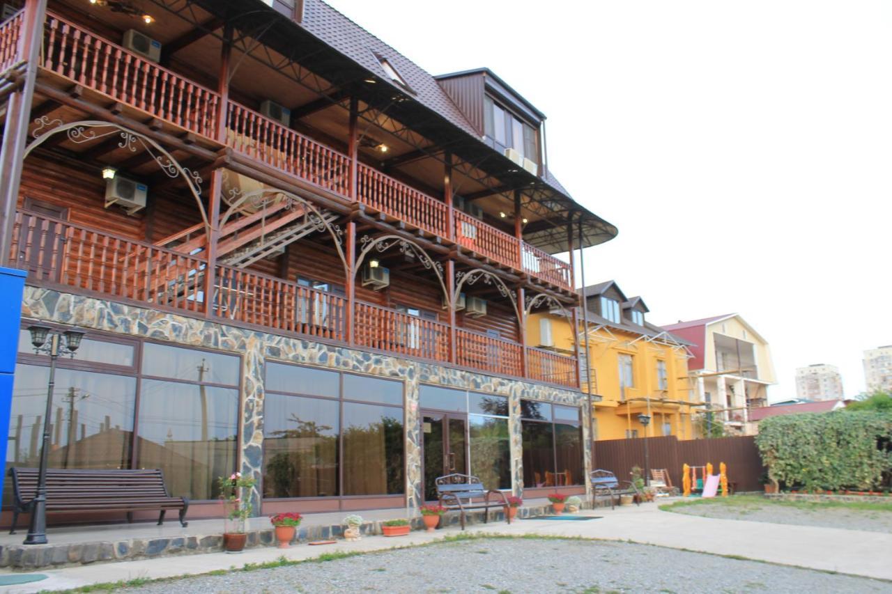 Абхазская Усадьба Hotel กากรา ภายนอก รูปภาพ